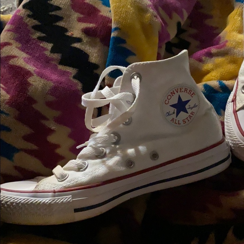 White converse - Picture 3 of 3